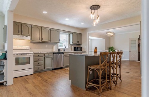 Shelbyville House | The Country Pleasure Farm – Where Rustic Charm Meets Relaxation