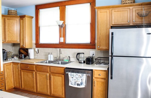 Hamilton House | The Cozy Craftsman ~ Spooky Nook, Miami U, Hospital, 85inTV, Downtown Hamilton
