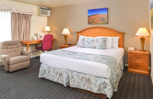 Solvang Hotel | The Danish Capital of America! Parking, Pool, Close to Santa Ynez River!