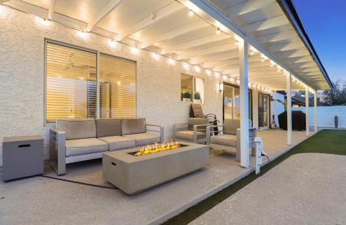 Tempe House | The Dava: Free Heated Pool & Putting Green