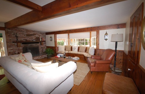 Oak Knoll House | The Farmhouse Vineyard