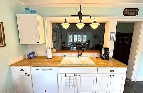 Kelleys Island House | The Farmhouse with Beach - 5 Bdrms/2Bths