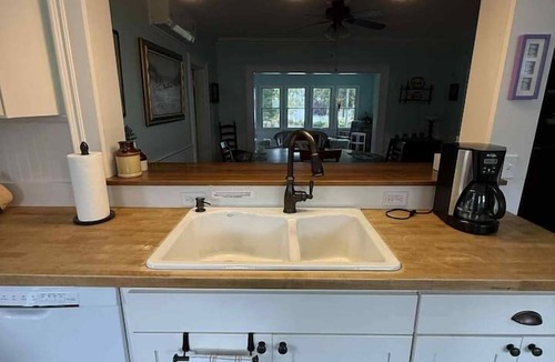 Kelleys Island House | The Farmhouse with Beach - 5 Bdrms/2Bths