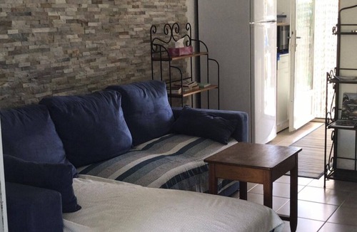 Poggio-Mezzana House | The feet in water