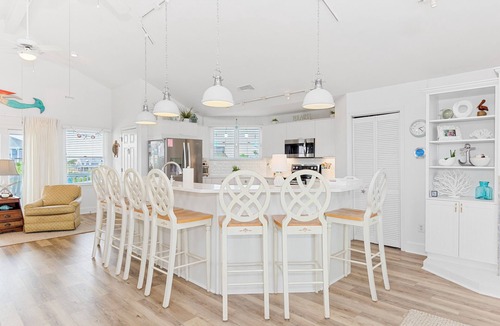 The Point House | The Finnish Line: On The Point! Walk to Beach, Perfect Family Retreat