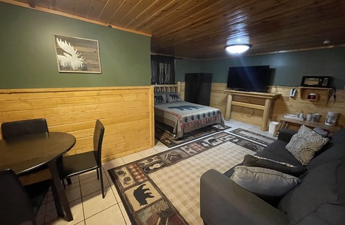 Ashton Hotel | The Fishing Bear Lodge