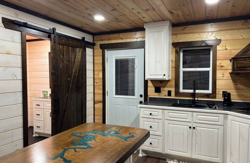 Cane Valley Cabin | The Flint House! Lovely Cabin located in beautiful Campbellsville Ky.