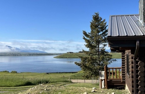 Ennis House | The Fox Den on Ennis Lake