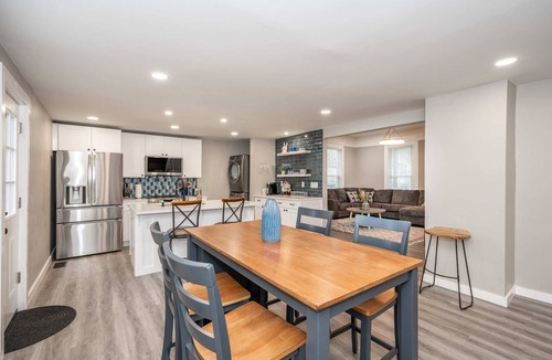 Harrison House | The Gathering House Home for 6