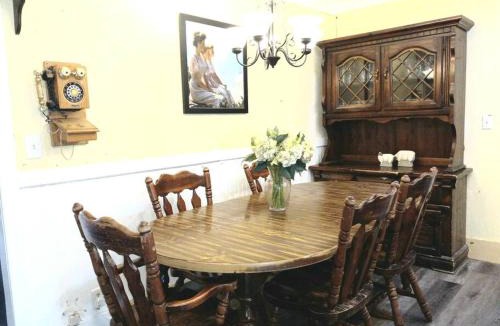 Henrieville House | The Goulding Cottage and farm - 4 beds, 3 baths