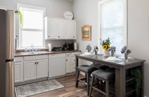 Lindenwald House | The Grupenhaus - Entire two level duplex