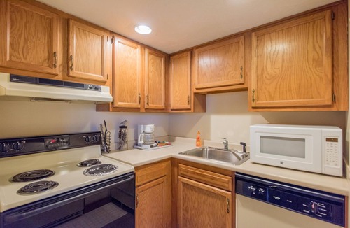 Fredericktown Cabin | The Harmony Suite is a private cabin suite at Heartland Country Resort