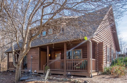 Fredericktown Cabin | The Harmony Suite is a private cabin suite at Heartland Country Resort