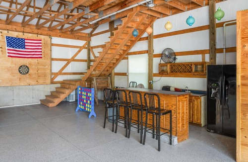 Clarkson House | The Hawk's Nest, 2 Acre 7 Bedroom 5 bath property with 15 beds.