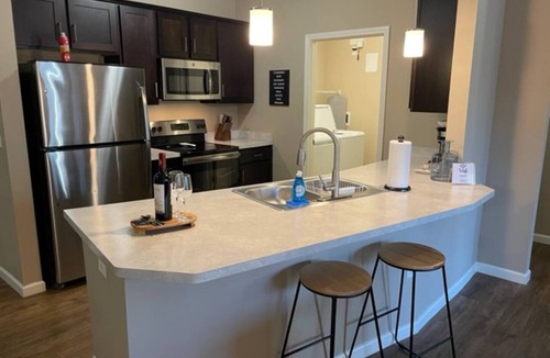 Tuttle West Apartment | The Hilliard Executive | No Steps | Luxury Beds