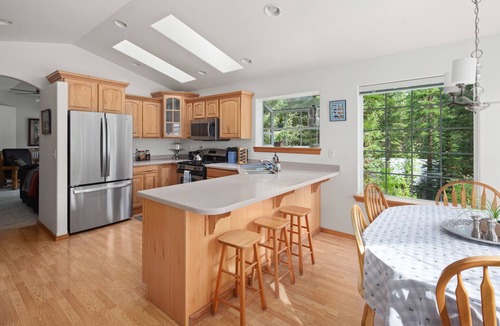 Martin City House | The Hillside House, 8 miles to Glacier National Park has May promotions!