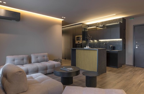 Ampelokipoi Apartment | The HostMaster Skyline Tower View Suite