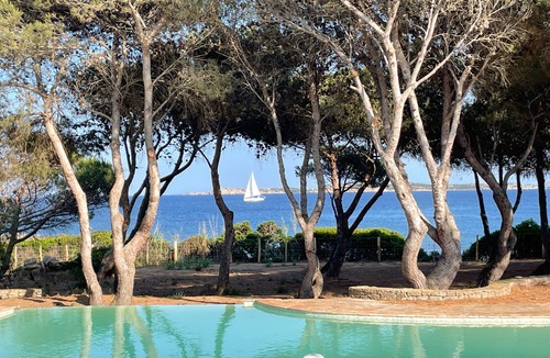 Bonifacio House | The House on the Beach