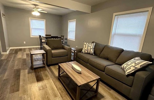 Put-in-Bay Apartment | The Husky Jerk Ground Level Apartment