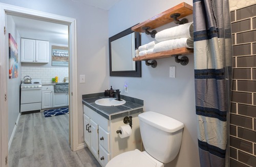 Coeur d'Alene House | The Immaculate Guest Cottage In Downtown Coeur D'Alene
