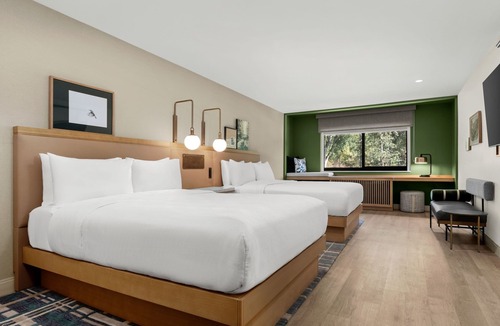 Oakhurst Hotel | The Inelle, Oakhurst Yosemite, a Tribute Portfolio Hotel