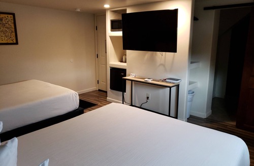 Cottonwood Hotel | The Iron Horse Inn