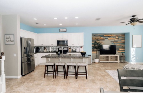 Stanislaus County House | The Ivory House - Spacious Modern Home