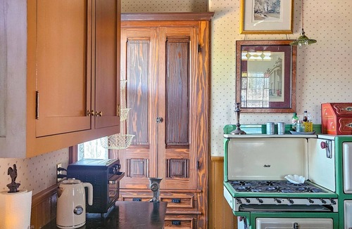 Visalia House | The JD Hyde Historic Inn
