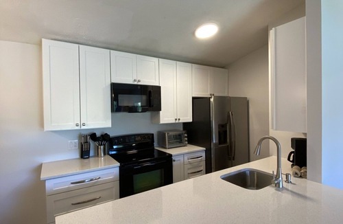 Kenwood Condo | The Kenwood Condo - Renovated 2 Bedroom/2 Bath