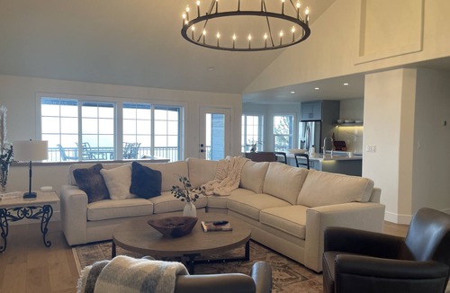 Kelseyville House | The Lakehouse. Spectacular Lake & Moutain Views, Pool, private marina & dock.