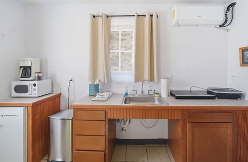 Truth or Consequences Apartment | The Lakeview Kitchenette - 1 Queen Bed