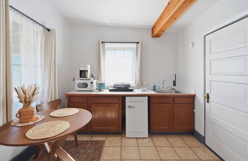 Truth or Consequences Apartment | The Lakeview Kitchenette - 2 Queen Beds