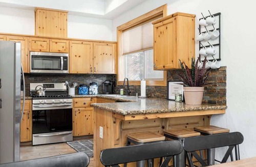 Shaver Lake Cabin | The Lazy Pines Lodge w/Pool Table & BBQ Grill