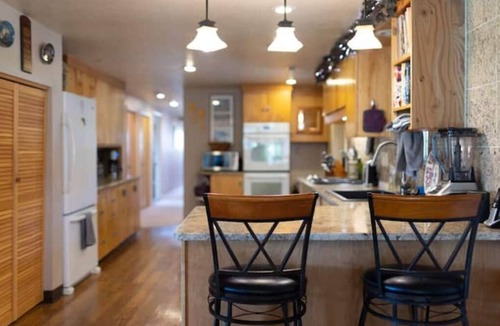 Darby House | The Leaning Tree Lodge a Great Family or Group Retreat