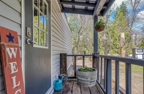 Oakhurst Cottage | The Little House in the Big Woods, a creekside cottage near Yosemite.