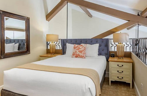 French Quarter Resort | The Lodge Alley Inn in the heart of Charleston!