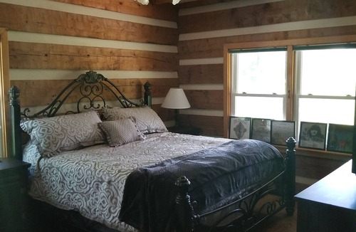 Franklin Cabin | The Lodge at Thunder Sound Studios