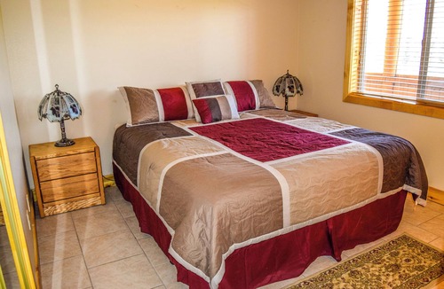 Meadow View Heights Apartment | The Lodge at Duck Creek: BEAR'S DEN SUITE