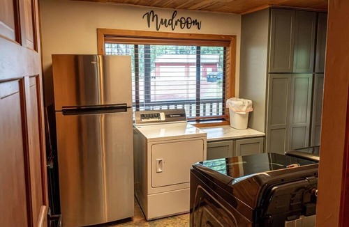 Clay Springs House | The Lodge-Large Cabin, 17 Acres | Playground | Forest Access