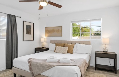 Broadmoor-Broadway House | The Manchester - close to GEM Show! Spacious 4-bedroom house w/game room