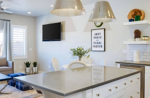 Washington Fields House | The Maverick|Resort Amenities, PlayStation, Grill, and more!
