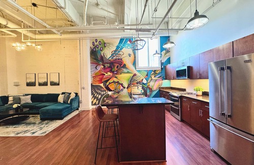 East Village Condo | The Maxx Moses Art Loft — Downtown San Diego