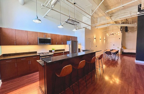 East Village Condo | The Maxx Moses Art Loft — Downtown San Diego