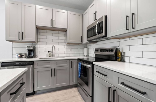Boise Condo | The *Minimalist's Escape* near Greenbelt & Winery with HOT TUB!