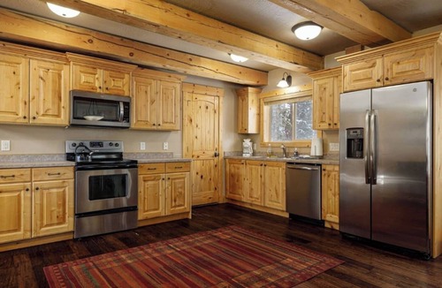 Meadow View Heights Cabin | The Moccasin Lodge w/Hot Tub & Fire Pit Escape