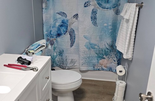 Gloucester House | The Mystic- 2-bedroom mobile home in charming Gloucester Pet Friendly