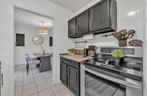Grove City House | The No. 1 stay on Broadway!