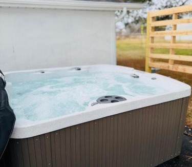 Etna House | The Nook on the Farm with Pool,Hot tub and Games
