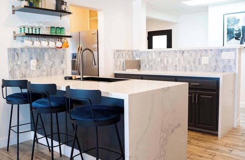 Park Scottsdale Four House | The Oasis: Luxe Heated Pool | Big Backyard | Outdoor Bar & BBQ for Large Groups