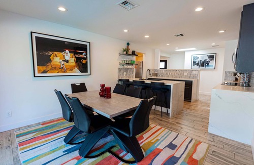 Park Scottsdale Four House | The Oasis: Luxe Heated Pool | Big Backyard | Outdoor Bar & BBQ for Large Groups